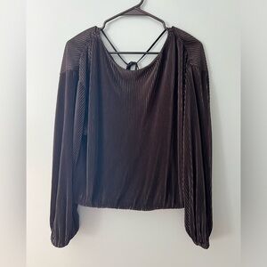 ASTR the Label Black Pleated Open Back Long Sleeve - size (M)